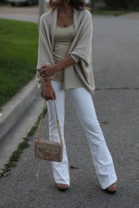 Read more about the article What Would VentureMom Wear….. with White Jeans