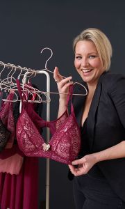 Read more about the article Featured Venture Mom –  Dana Donofree, Founder and CEO of AnaOno Intimates 